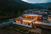 Floral · Gratitude Mountain Lodge · Luxury Wilderness Resort Hotel - 주차장