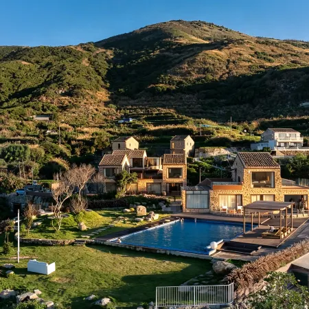 HEARTILY SEA VIEW MANOR