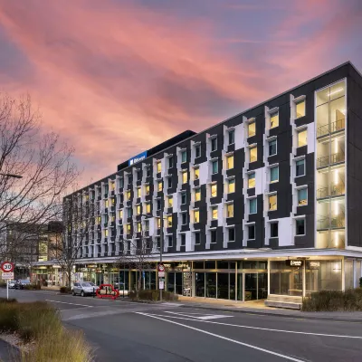 Ibis Budget Auckland Airport Hotels near Crater Hill Volcano