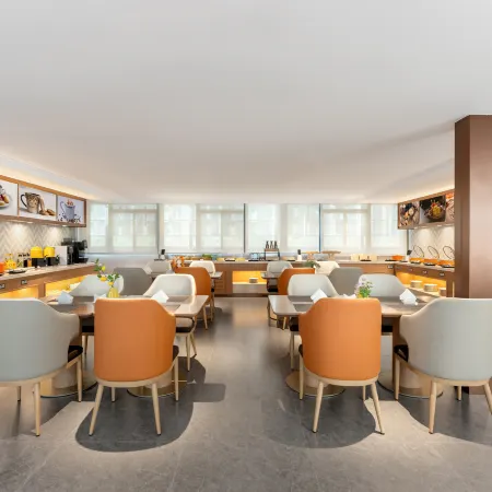 Vienna Hotel (Xiaojin County Meinuo Specialty Commercial Street)