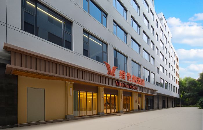 Vienna Hotel (Luquan Zhangjiu River Park Branch)