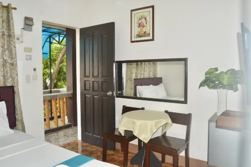 Nanette's Tourist Inn | Near Beach & Town - parcheggio
