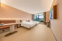 HanTing Hotel (Guiyang North Railway Station East Square) - parking