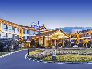 Howard Johnson Lake Serenity hot springs hotel Xichang