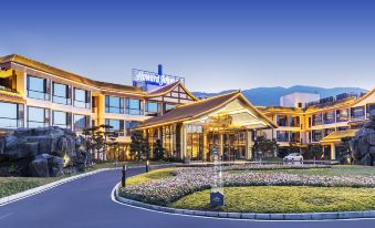 Howard Johnson Lake Serenity hot springs hotel Xichang