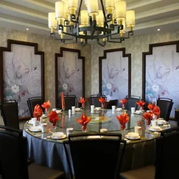 Bole Riverside Peninsula Hotel