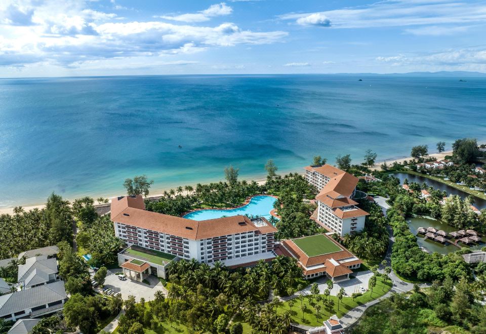 Vinpearl Resort and Spa Phu Quoc iconic red roof architecture and massive swimming pool