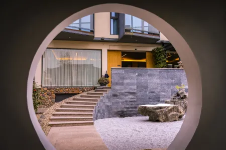 Jinyun Qiushan Banshe (Xiandu Scenic Spot) Отели рядом с достопримечательностью «Zhutan Mountain»