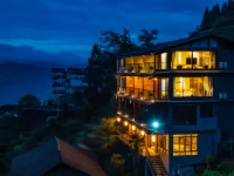 龍脊梯田巖朵山宿（七星伴月展望台） 竜勝のホテル