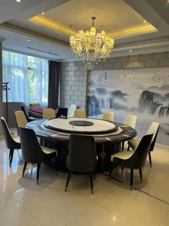 Xinyang Construction Road Hotel Отели рядом с достопримечательностью «Xinyang Normal University»