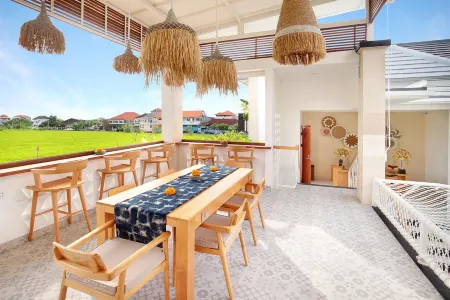 Aeera Villa Canggu by Ini VIE Hospitality Отели рядом с достопримечательностью «Бамбак Парк Виллас»