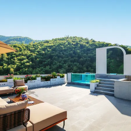 Moganshan Chujianshanye Hot Spring Light Luxury Beauty Hotel