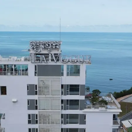 La Vogue Boutique Hotel & Casino Отели рядом с достопримечательностью «Пляж Очутель»