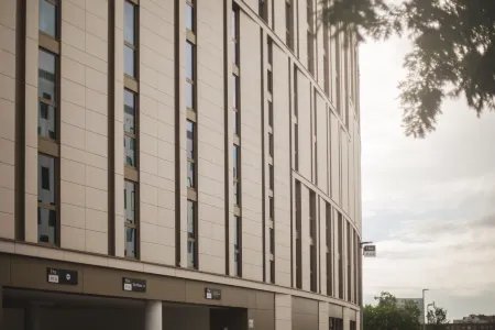 Holiday Inn - the niu, Tab Dusseldorf Main Station Отели рядом с достопримечательностью «Neuer Zollhof»