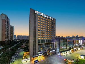 Gefei Hotel (Wuhan Houhu Avenue Baibuting Branch)