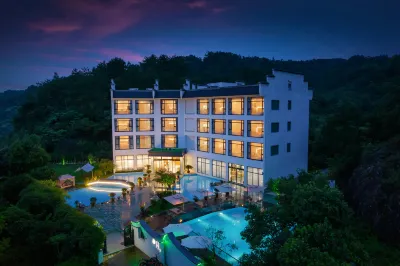 Qiandao Lake View Pool Light Luxury Holiday Beauty Hotels in Chun'an
