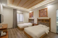 Floral Hotel·First sight of Huyun residential hotel in Lugu Lake Hotels in Yanyuan