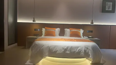 Joy Hotel Отели в г. Наньлин