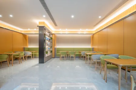 Elan Moli Hotel (Zigong Huashang International City) Отели рядом с достопримечательностью «Sichuan University of Light Chemical Technology Applied Technology College»