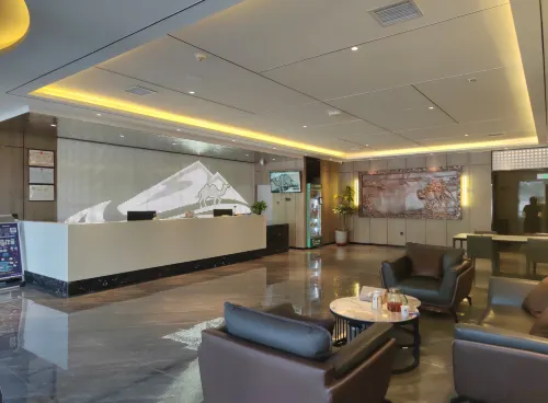 Duolan Premium Hotel Hotel di Alxa Right Banner