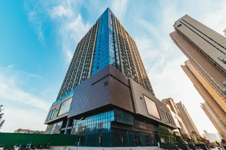 Sheraton Zhengzhou Boutique Hotel Отели рядом с достопримечательностью «Henan University of Technology (Lianhua Street Campus)»