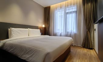 Home Inn Baiyun Hotel (Yangzhou Slender West Lake Wenchangge)