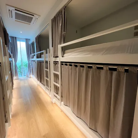 Matini Hostel Grandstation Отели рядом с достопримечательностью «Станция метро Tao Poon»