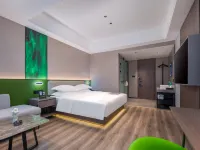 Xinghu Meichen Hotel(Fourth Middle School Branch,Meiyuan Road) Hotels near Meilan