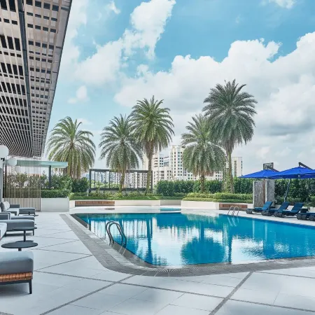 Novotel Singapore on Kitchener Отели рядом с достопримечательностью «Торговый центр Mustafa»