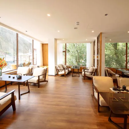 Minshan Xingzhe Muxin Wangqinda Hotel (Dege Yinjing Yuan Branch)