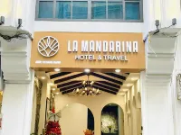 La Mandarina Hotel & Travel at 13 Hang Hanh Street โรงแรมใกล้ประตูเมืองเก่า