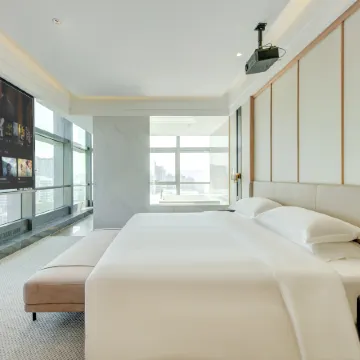 Zhuhai Elephant to the Hotel