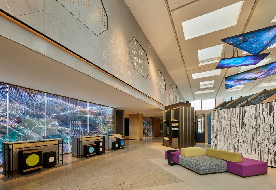 [알로프트 베이징 화이루의 모던한 로비 모습]