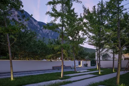 Yuntai Mountain Yiyuan Отели рядом с достопримечательностью «Wan Shan Temple»