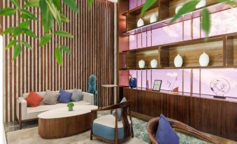 Huayi Hotel (Shenzhen Bao'an Pingzhou Subway Station)