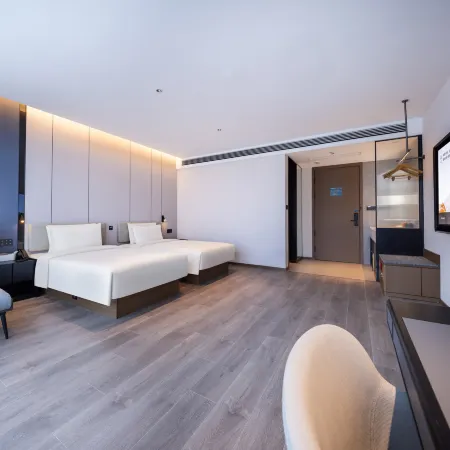 Qujing Qilin Garden South Gate Atour Hotel Отели в г. Цюйцзин