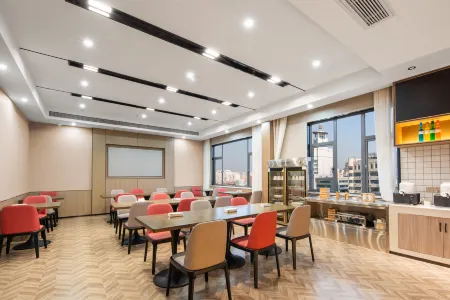 Baiman Hotel (Xiaogan Hanchuan Economic Development Zone Branch) Отели рядом с достопримечательностью «Xinhe Ancient Town»