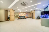 Vatica Hotel (Shanghai International Tourist Resort Huaxia East Road Metro Station) - 2-Star