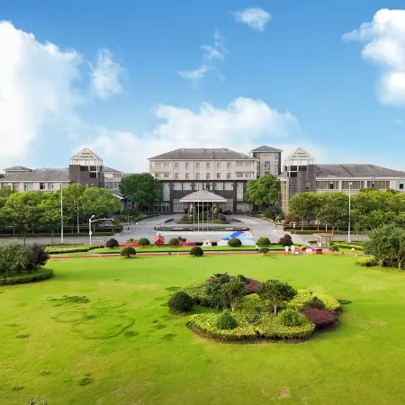 Royal Tulip Hotel Zhujiajiao Shanghai Отели рядом с достопримечательностью «Парк Ориентал-Лэнд»