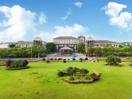 Royal Tulip Hotel Zhujiajiao Shanghai Отели рядом с достопримечательностью «Shanghai Puji Bridge»