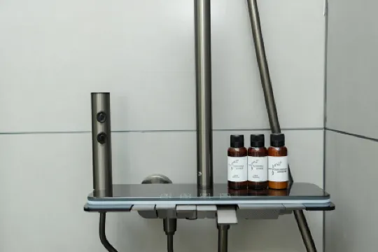 Qiduo Light Luxury Hotel (Beihai High-Speed Railway Station Ocean Window)