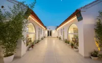 Floral Hotel· Beijing Guantang Hotel فنادق في 