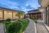pugongyingyizhan Hotel a Lijiang Sanyi Airport