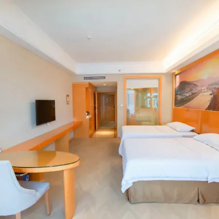 Vienna Hotel (Qionghai Wanquan River Yinhai Road Branch) Hoteles en Qionghai