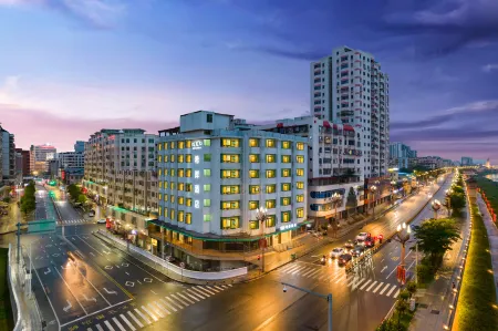 Xana Hotelle Hotel (Zhaoqing Qixingyan Scenic Area Ancient City Wall)