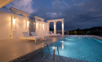B2 Phuket Premier Hotel