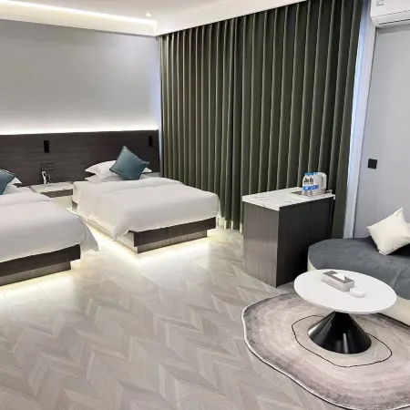 Mengzi Xuanlu Business Hotel (Nanhu Park Xintiandi Pedestrian Street)
