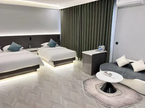 Mengzi Xuanlu Business Hotel (Nanhu Park Xintiandi Pedestrian Street) Отели в г. Мэнцзы