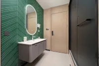 Huacheng Hotel (Nanningdong Railway Station South Square)