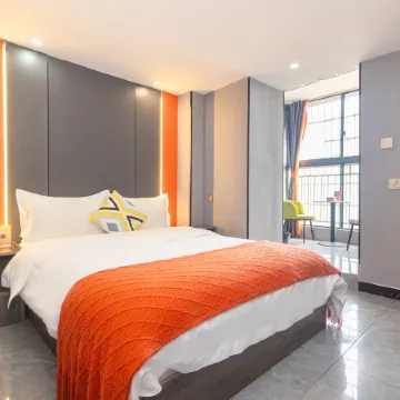 Family Hotel (Wuyi Square IFS International Financial Center) Отели рядом с достопримечательностью «Wuyi Square»